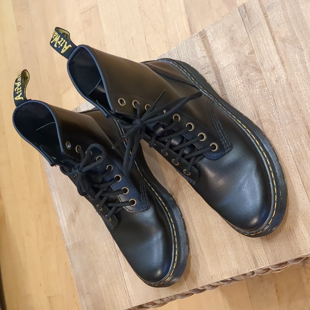 Dr Martens zavala black boots. Size 7 ladies 6 men.  Excellent condition.
